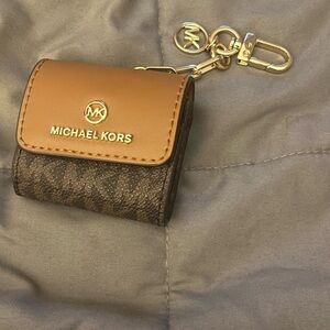 Michael Kors Leather Keychain AirPods case in Brown